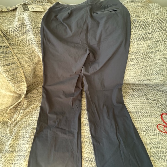 Vuori women’s Mela wide leg pant Small charcoal
New with tags - Picture 2 of 6